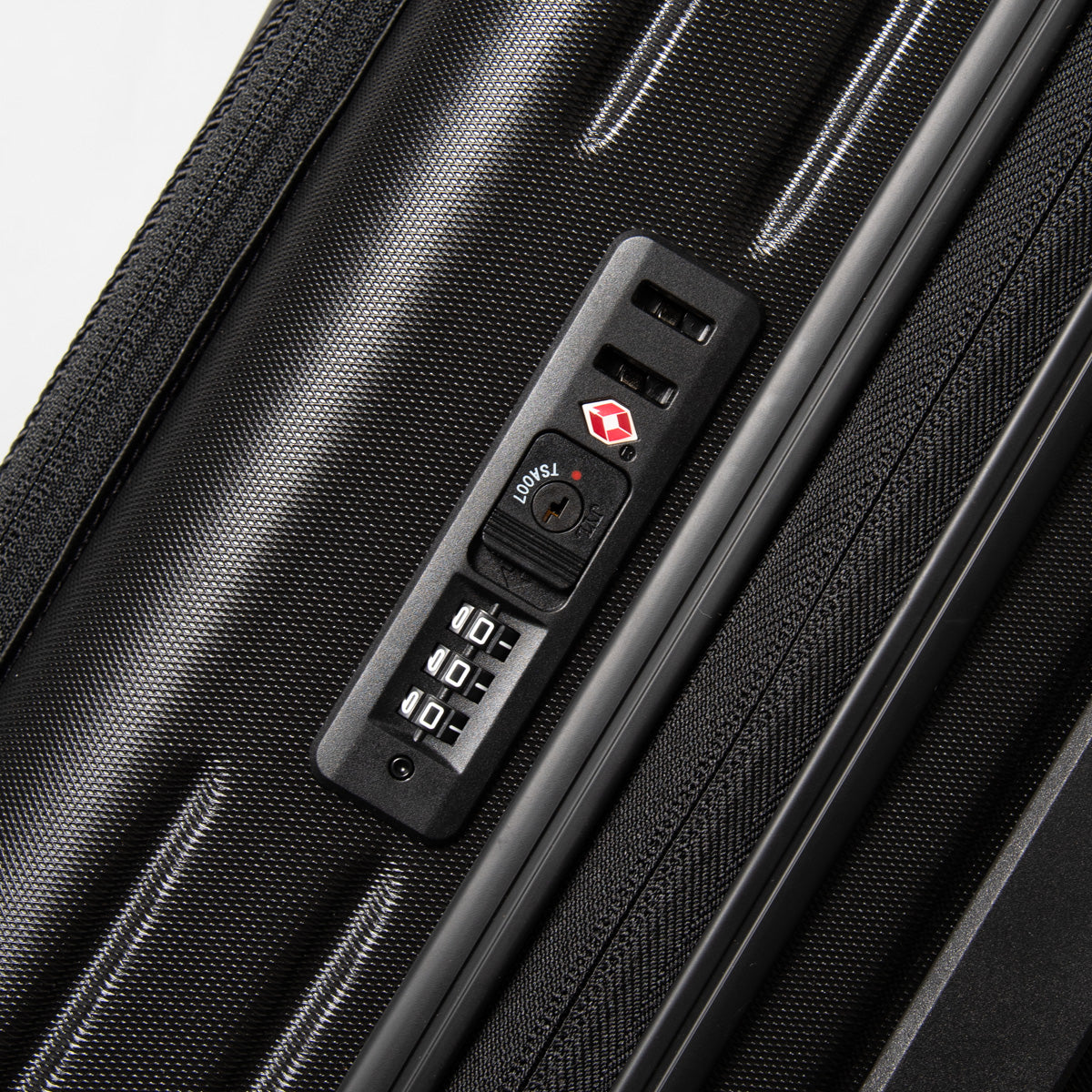 Eastpak CNNCT Case S 42L Wheeled Carry On Suitcase CNNCT Coat