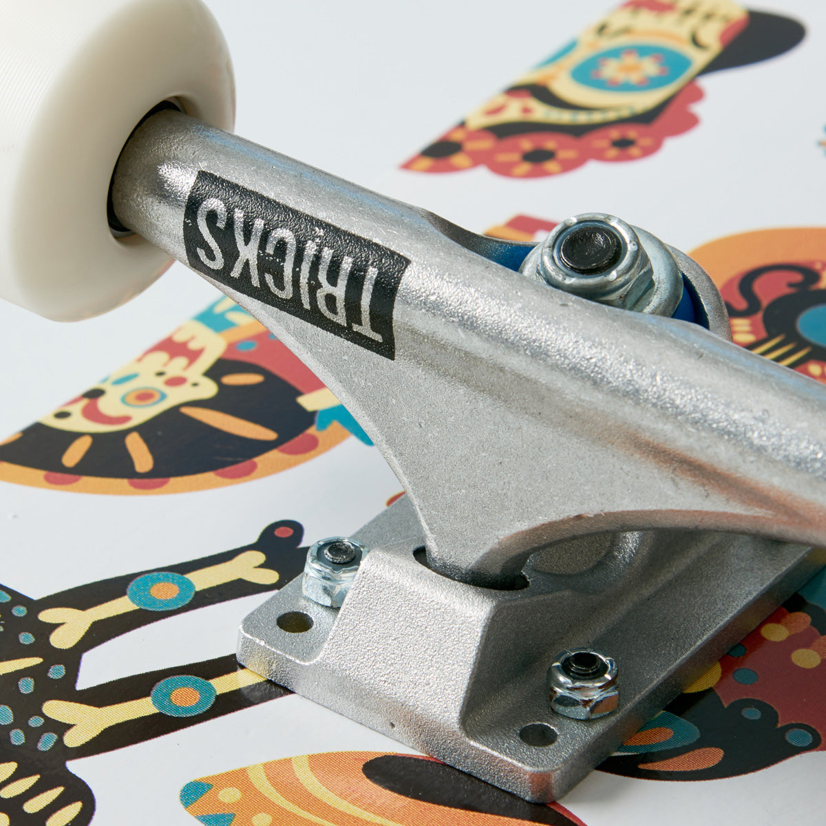 Tricks Muertos Skateboard - 7.375"