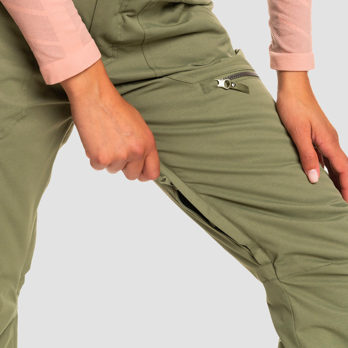 Part of the Treeline Collection, the Nadia Insulated Snow Pants